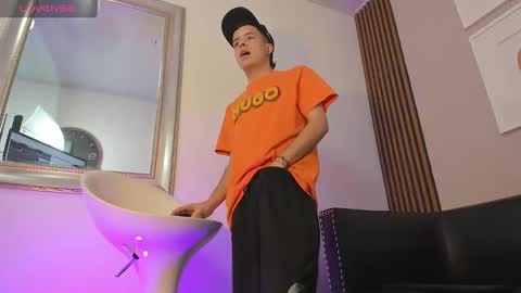 Sexy  Hot Kevin online show from 10/21/25, 09:04