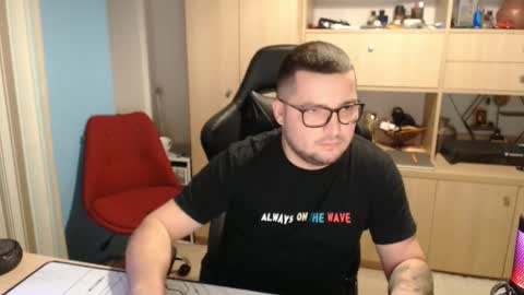 Snapshot of kevinnlovely chatting on 10/19/25, 06:30 Kevinn online show from 10/19/25, 06:30