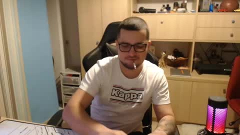 Snapshot of kevinnlovely chatting on 10/20/25, 05:02 Kevinn online show from 10/20/25, 05:02