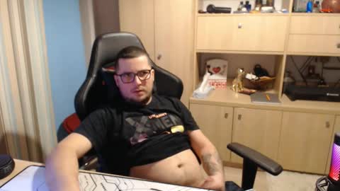 Snapshot of kevinnlovely chatting on 10/22/25, 07:24 Kevinn online show from 10/22/25, 07:24