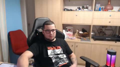 Snapshot of kevinnlovely chatting on 10/27/25, 08:35 Kevinn online show from 10/27/25, 08:35