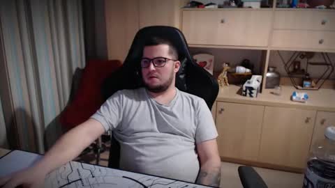 Kevinn online show from 12/22/25, 05:54