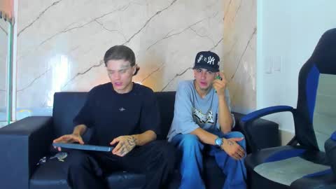 Snapshot of kevinperlas_ chatting on 11/16/25, 08:25 kevinperlas_ online show from 11/16/25, 08:25