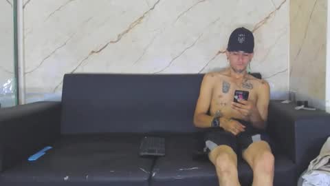 kevinperlas_ online show from 11/21/25, 09:13