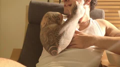 Snapshot of kevinwolf777 chatting on 04/11/26, 11:42 Kevin online show from 04/11/26, 11:42