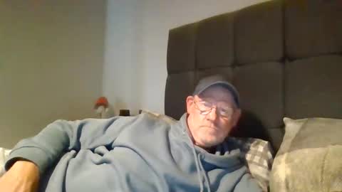 kevlooking4sez online show from 09/10/25, 05:13