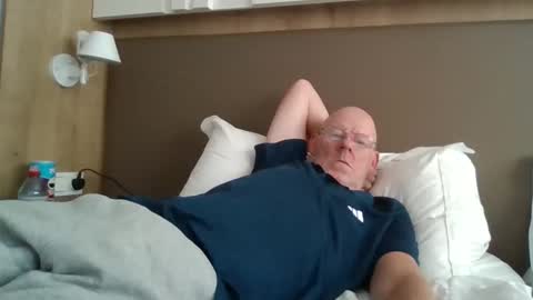 kevlooking4sez online show from 10/12/25, 03:44