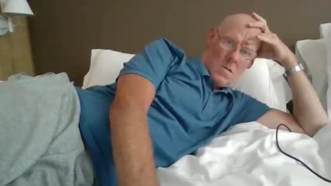 kevlooking4sez online show from 10/17/25, 03:58