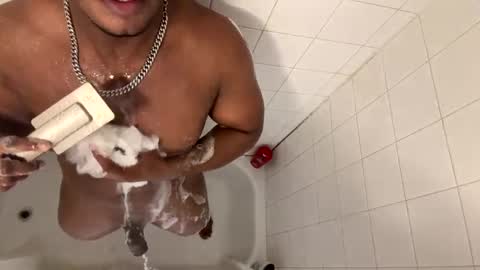 Snapshot of keybump323 chatting on 12/29/24, 09:52 Keybump online show from 12/29/24, 09:52