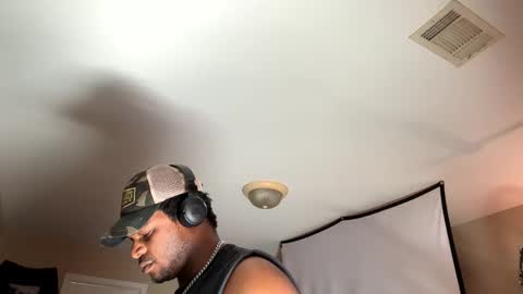 Snapshot of keybump323 chatting on 03/11/25, 05:46 Keybump online show from 03/11/25, 05:46