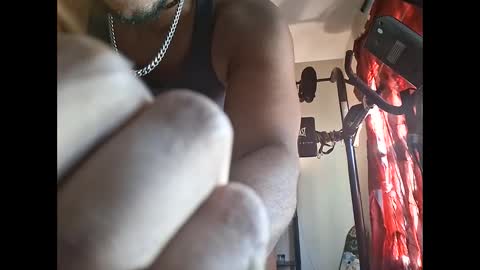 Snapshot of keybump323 chatting on 10/25/25, 05:19 Keybump online show from 10/25/25, 05:19