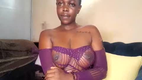 Snapshot of keylaa4 chatting on 11/10/25, 06:12 keyla online show from 11/10/25, 06:12