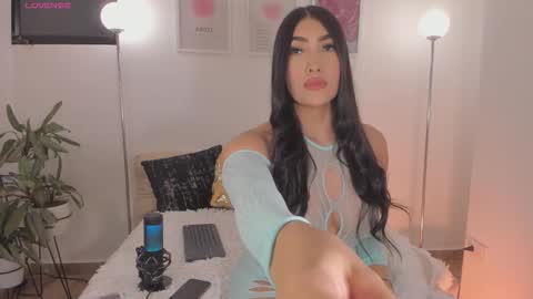 Snapshot of keylahart chatting on 12/17/25, 03:12 IG LAUKEY online show from 12/17/25, 03:12