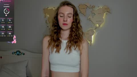 Snapshot of keylalong chatting on 01/18/25, 11:11 Hi Im Mary Glad to see you in my room PVT is open online show from 01/18/25, 11:11