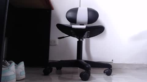     online show from 11/13/25, 04:06