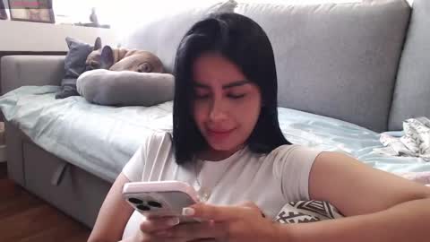 Snapshot of keyn_laurent_ chatting on 05/05/26, 04:26 Laura online show from 05/05/26, 04:26