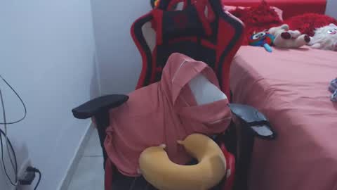 Snapshot of keyra_dainty chatting on 12/25/24, 09:33 Sandy Saenz online show from 12/25/24, 09:33