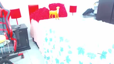 Snapshot of keyra_dainty chatting on 01/31/25, 10:42 Sandy Saenz online show from 01/31/25, 10:42