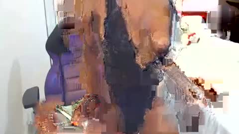 Snapshot of keyra_dainty chatting on 11/25/25, 11:32 Sandy Saenz online show from 11/25/25, 11:32