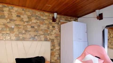 Khami online show from 04/30/26, 10:47