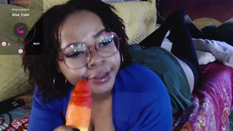 Snapshot of khayaparker chatting on 01/03/25, 09:47 Khaya online show from 01/03/25, 09:47