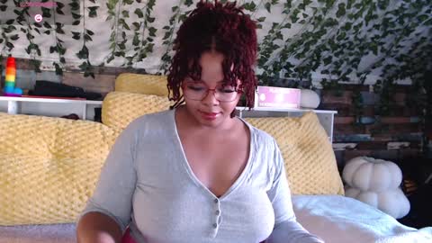 Snapshot of khayaparker chatting on 01/04/25, 02:04 Khaya online show from 01/04/25, 02:04