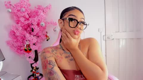 Khelany Isyy  online show from 12/11/24, 01:15