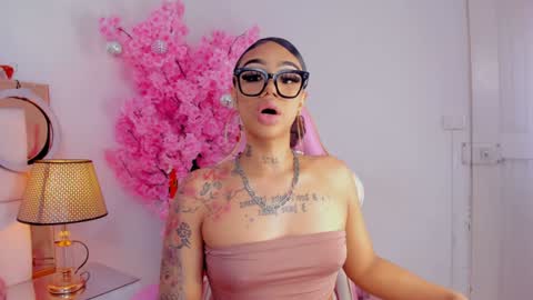 Khelany Isyy  online show from 12/16/24, 10:03