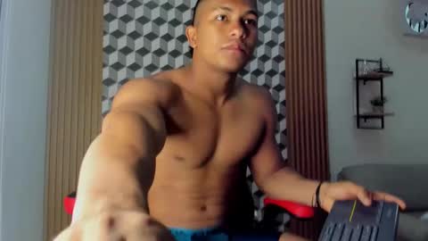 khen_west1 online show from 03/02/25, 09:54