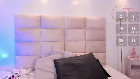 Snapshot of khloe_018 chatting on 12/17/24, 02:33 KHLOE online show from 12/17/24, 02:33