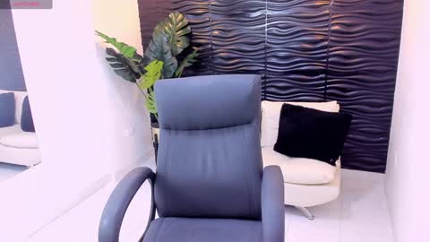 Khloe online show from 02/04/25, 11:06