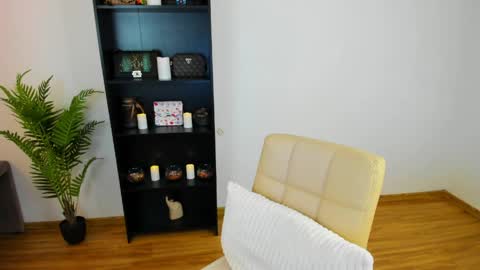 Khloe online show from 03/27/26, 01:33