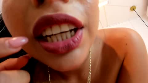 Khloe online show from 03/01/25, 09:51