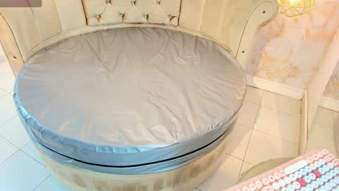 Khloe online show from 12/15/25, 12:09