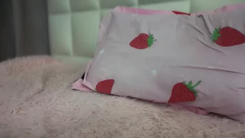 Snapshot of khloedoll_ chatting on 04/16/26, 01:45 khloe online show from 04/16/26, 01:45