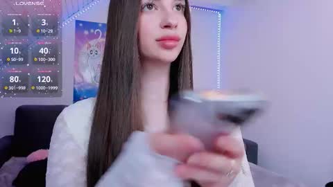 Snapshot of khloeforever chatting on 10/21/25, 08:31 khloe online show from 10/21/25, 08:31