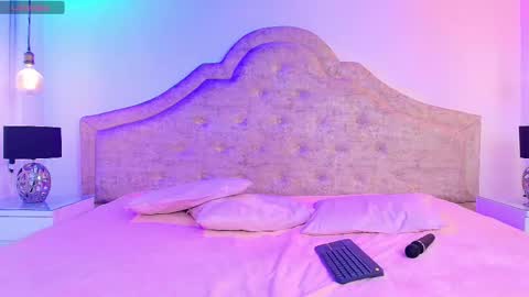 khloejohnson online show from 10/14/25, 08:09