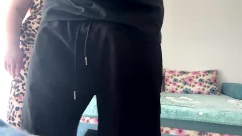 Snapshot of khloekross chatting on 02/25/26, 12:48 khloekross online show from 02/25/26, 12:48