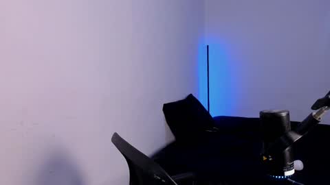 khozler_ online show from 12/19/24, 01:39