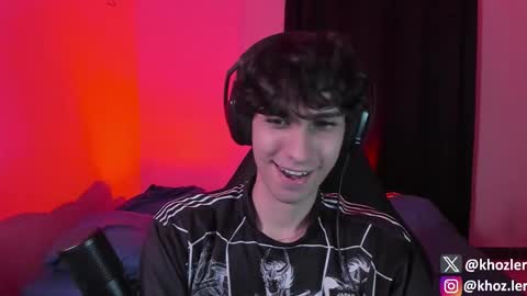 khozler_ online show from 10/28/25, 02:48