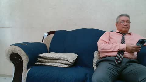 KIA MING AND HER TEACHER online show from 12/22/25, 09:23