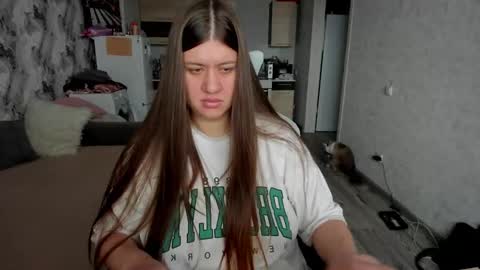 kianna_dior_ online show from 11/15/25, 09:39