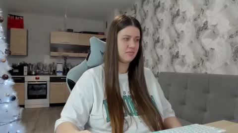 kianna_dior_ online show from 12/20/25, 03:41