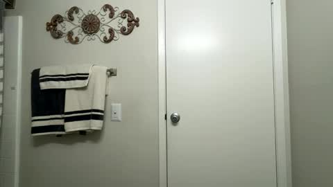 Snapshot of kiannaluv chatting on 10/22/25, 02:28 kiannaluv online show from 10/22/25, 02:28