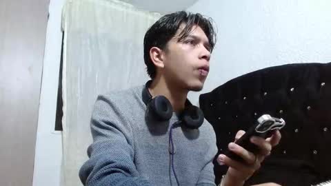 Snapshot of kianryu chatting on 09/18/25, 01:40 Adrian Chlloe online show from 09/18/25, 01:40