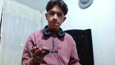 Snapshot of kianryu chatting on 09/30/25, 02:38 Adrian Chlloe online show from 09/30/25, 02:38