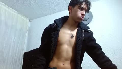 Snapshot of kianryu chatting on 10/13/25, 12:21 Adrian Chlloe online show from 10/13/25, 12:21