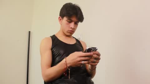 Snapshot of kianryu chatting on 10/23/25, 02:38 Adrian Chlloe online show from 10/23/25, 02:38