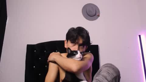 Snapshot of kianryu chatting on 11/04/25, 04:17 Adrian Chlloe online show from 11/04/25, 04:17