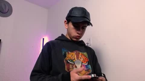 Snapshot of kianryu chatting on 11/11/25, 01:33 Adrian Chlloe online show from 11/11/25, 01:33